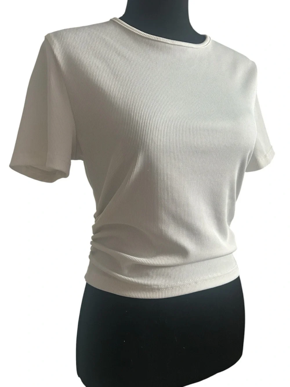 5/25$ ✨ Ribbed Scrunch Crop Top - Picture 4 of 7